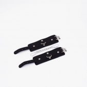 Черные кожаные наручники с хромированной фурнитурой - Crazy Handmade - купить с доставкой в Майкопе