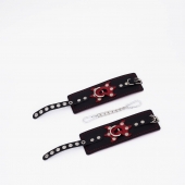 Черные кожаные наручники с красным декором и строчкой - Crazy Handmade - купить с доставкой в Майкопе