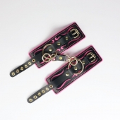 Черные кожаные наручники с розовой строчкой - Crazy Handmade - купить с доставкой в Майкопе