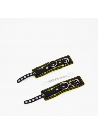 Черно-желтые кожаные наручники с жёлтой строчкой - Crazy Handmade - купить с доставкой в Майкопе