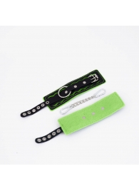 Черно-зеленые кожаные наручники с зеленой строчкой - Crazy Handmade - купить с доставкой в Майкопе